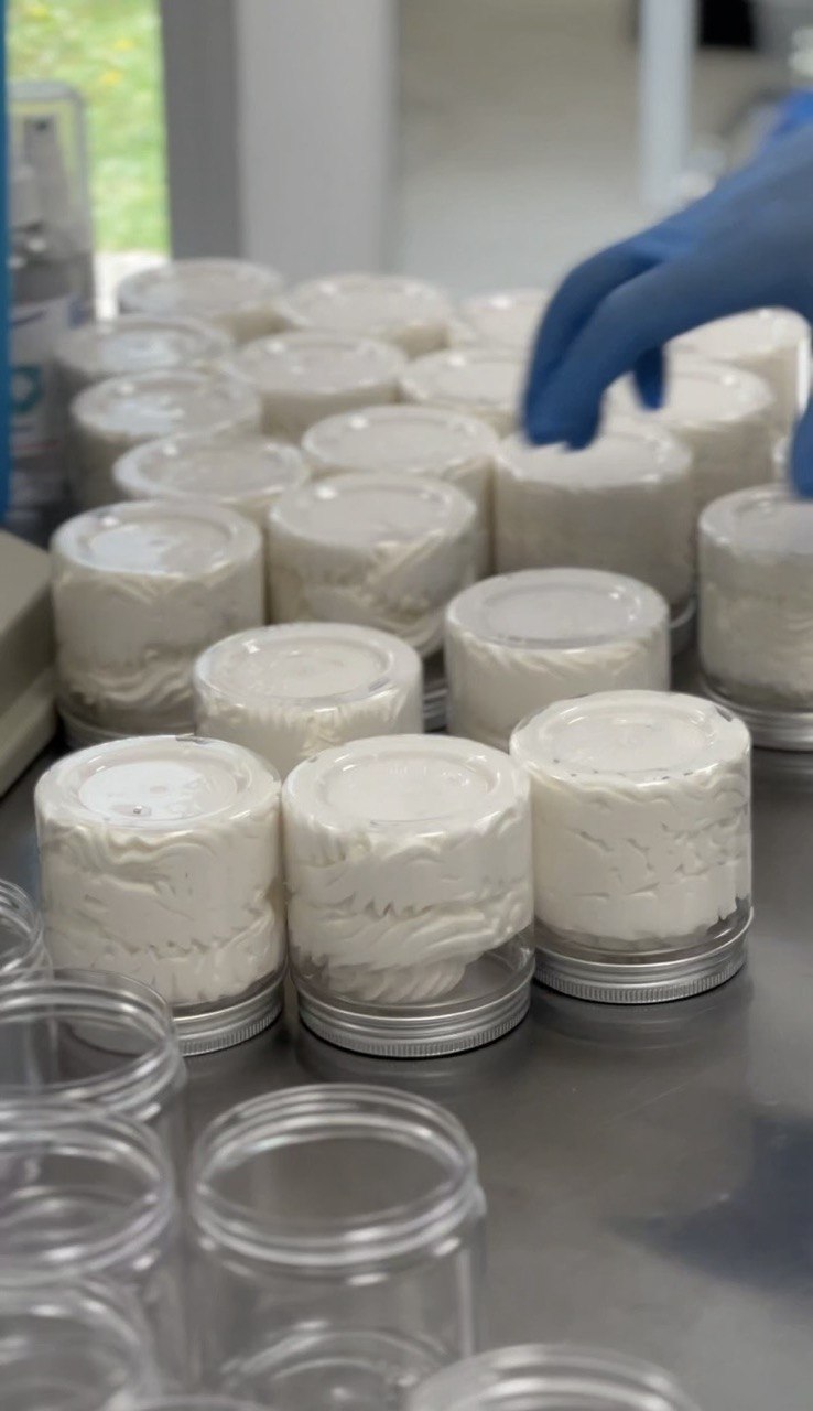 Fabrication des soins capillaires Lianara dans un laboratoire en France